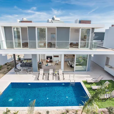 Holiday home 3 Schlafzimmer Mit Privatem Pool Im Zentrum